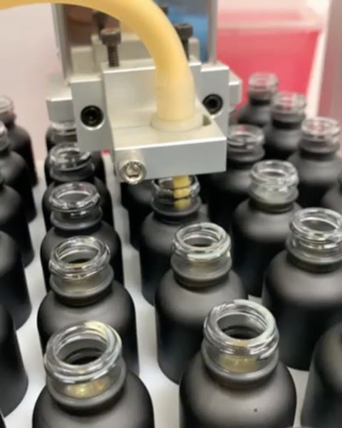 You haven't tried a tincture until you've tried ours! Each 1-ounce bottle of tincture contains 300MG THC, zero calories, zero sugar, and zero alcohol. One bottle of extract contains enough for 60 servings with 5MG THC per serving. Mix into your favorite drink, or get creative.