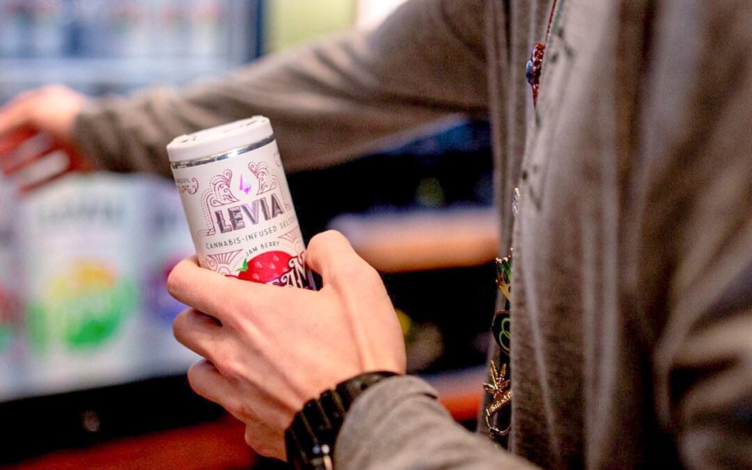 Light, crisp, refreshing, and perfect for this heatwave that has hit Massachusetts! #leviabrands : @ccofwestfield