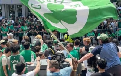 ☘️ What a day for green…☘️ Standing in the peaceful silence of AYR Back Bay before the doors opened the day of the parade…the energy was palpable. Thank you to the @ayr_mass  retail team for an outstanding experience! (No I couldn’t make the reel shorter🤣🥰) #Dreamwithus #spreadthelevia #leviabrands