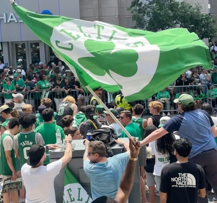 ☘️ What a day for green…☘️ Standing in the peaceful silence of AYR Back Bay before the doors opened the day of the parade…the energy was palpable. Thank you to the @ayr_mass retail team for an outstanding experience! (No I couldn’t make the reel shorter🤣🥰) #Dreamwithus #spreadthelevia #leviabrands