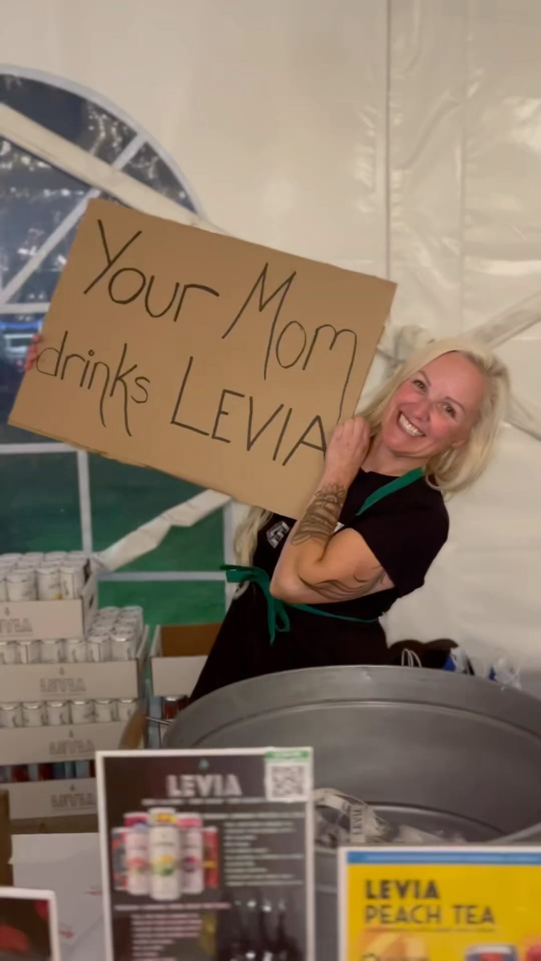 | LEVIA Kynd of a great night…🤣Thank you @kyndflower for inviting us to be part of such an amazing event! Cheers to 10 years!